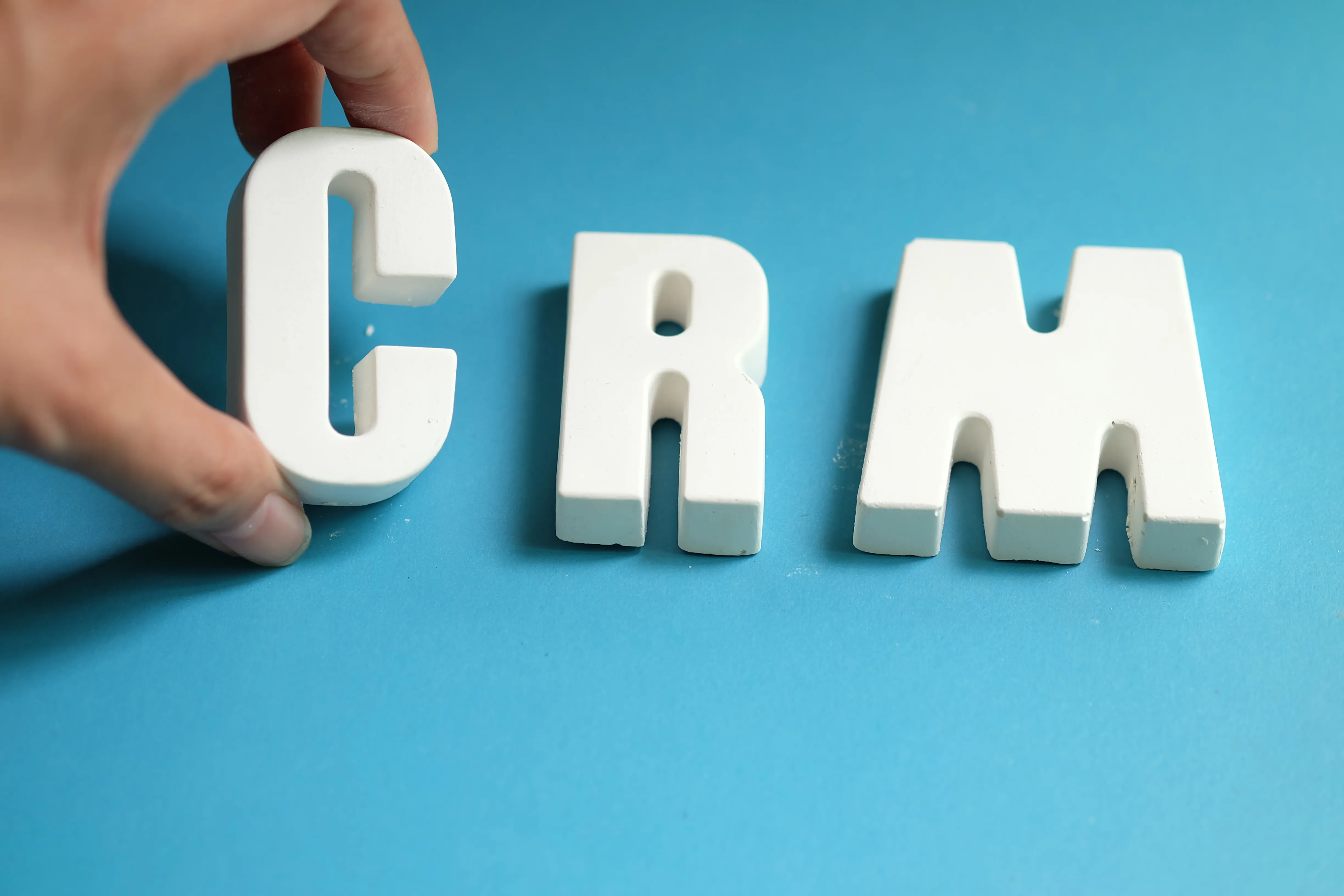 CRM چیست؟ معرفی کامل نرم افزار مدیریت ارتباط با مشتری و کاربردهای آن