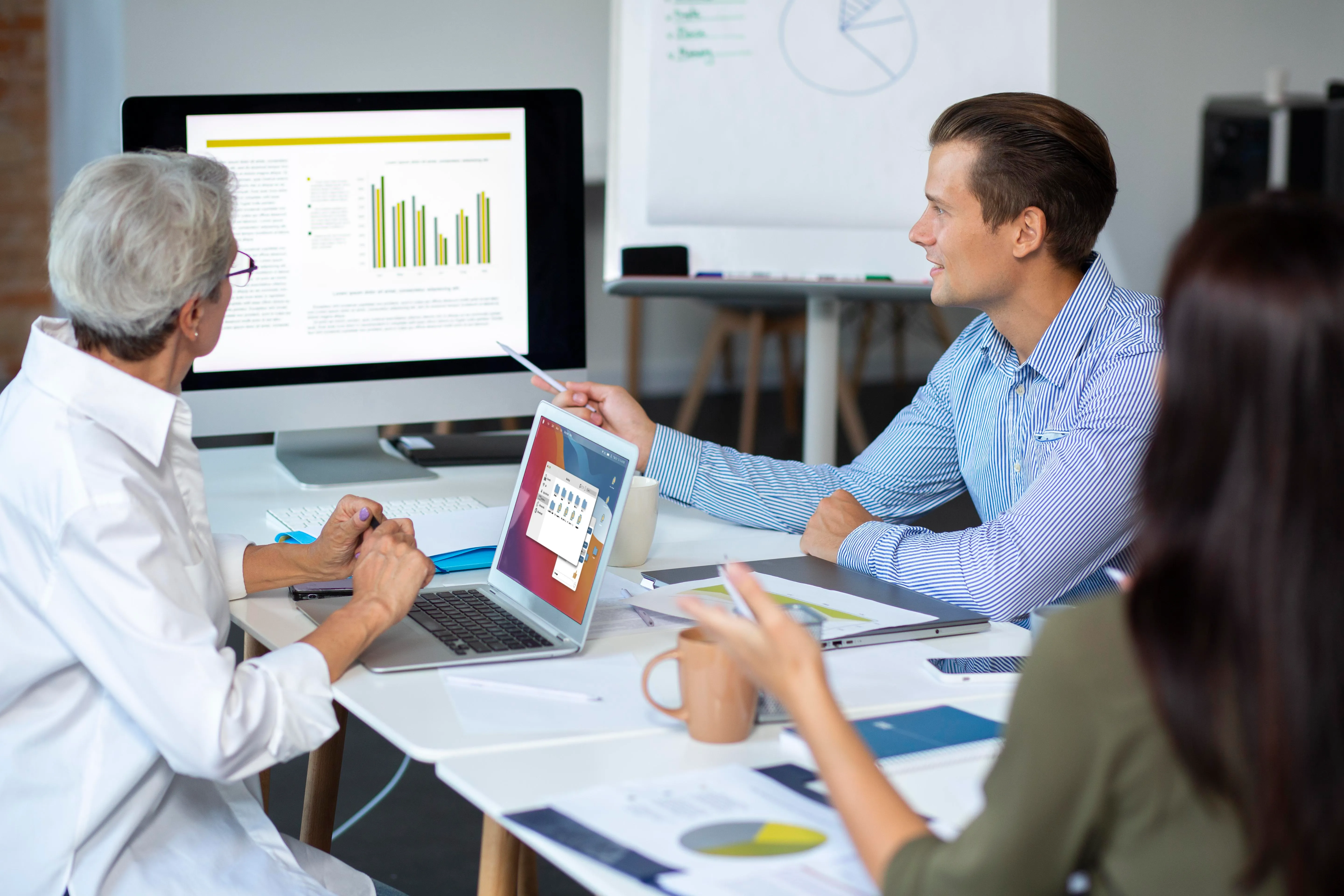 یکپارچگی با سیستم‌ های ERP و CRM برای گزارش ‌سازی دقیق و تصمیم‌گیری داده‌ محور در سازمان‌ ها